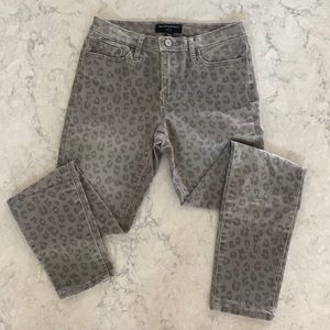 BANANA REPUBLIC GREY LEOPARD SKINNY JEAN